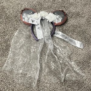 Nwt disney park exclusive haunted mansion bride ears